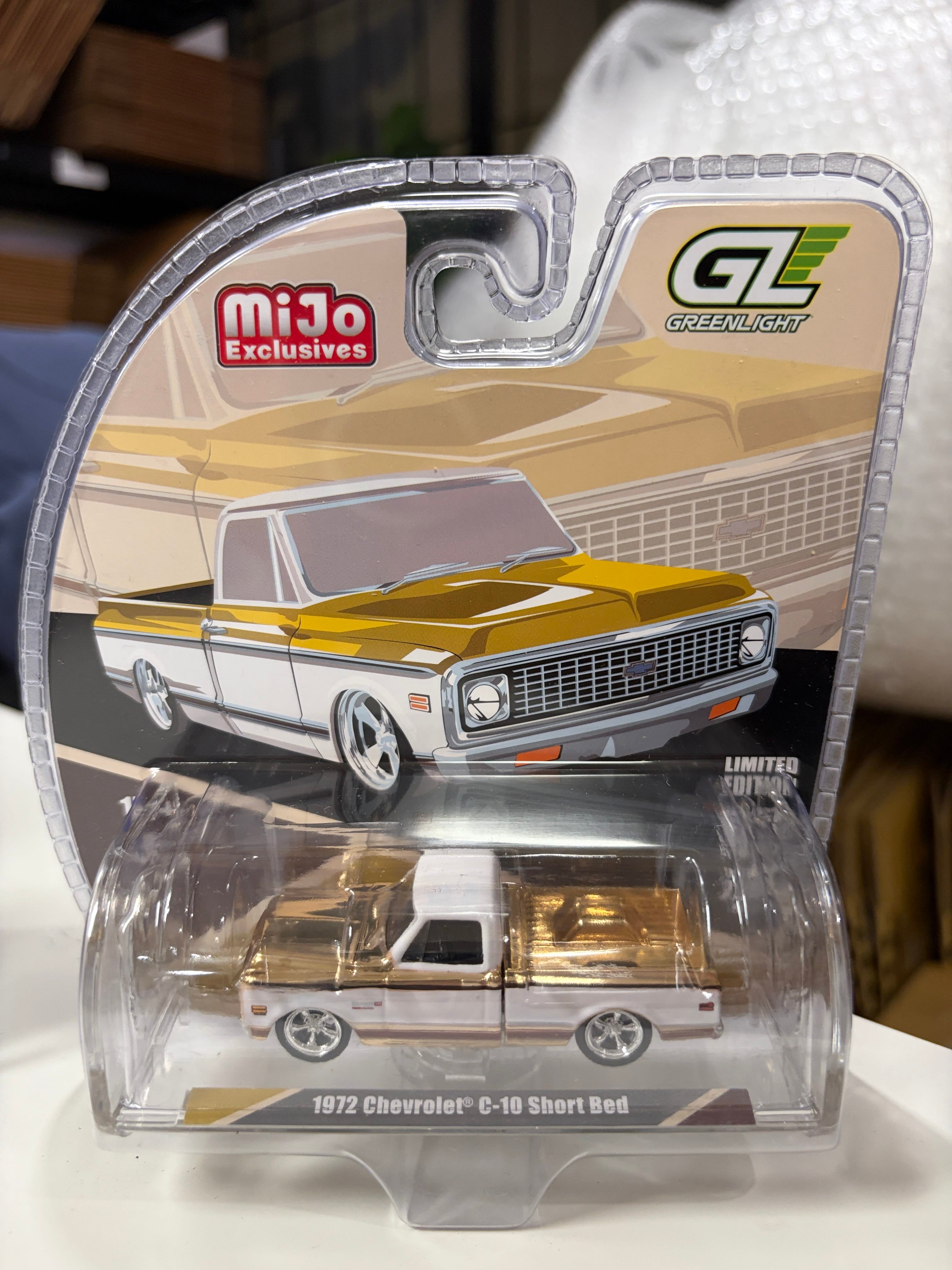 1972 シボレーC-10 ショートベッドカスタムブラッシュ・ロウ・チェイスカー Gold Chrome Chase 1972 Chevrolet C-10 Short Bed Custom Mustard