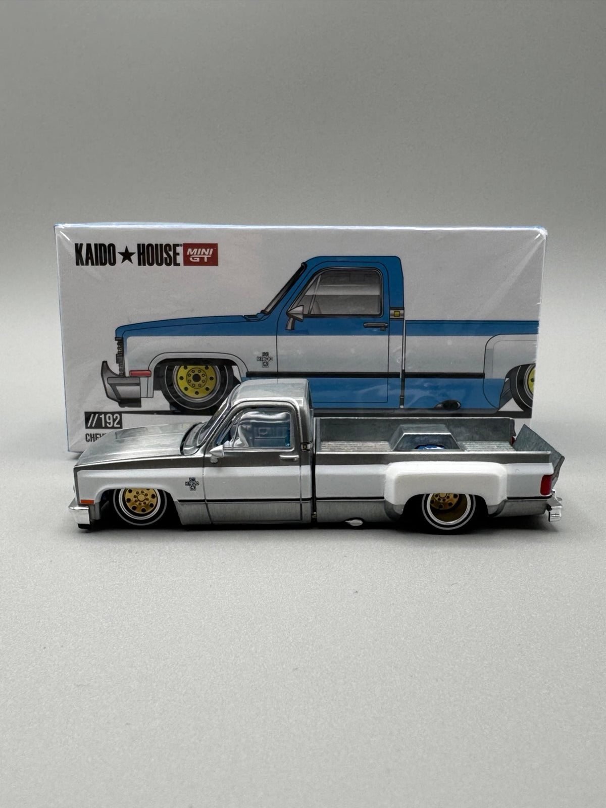 Chevrolet Silverado Dually Vintage Spec V1 | Kaido House 1:64 KHMG192 Chase
