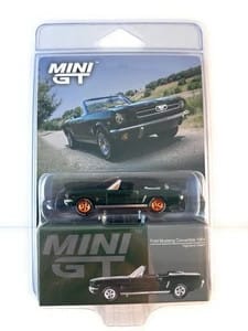 Ford Mustang Convertible 1964 Highland Green | Mini GT 1:64 MGT01166-BL Chase