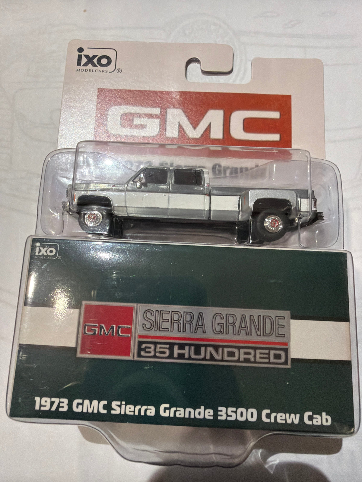 Chase Raw GMC Sierra Grande 3500 Crew Cab Dually Green White Limited Edition IXO Model 1:64 IA64006 chase