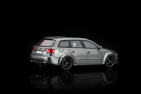 (PRE-ORDER) Audi RS4 B7 2005 Grey Pearl Motorhelix 1/64 M68308