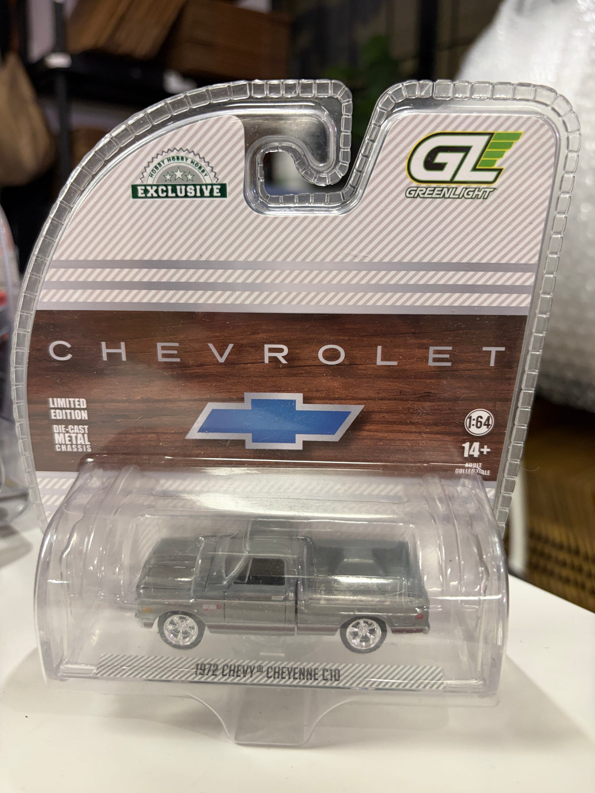 Chase Raw 1972 Chevrolet Cheyenne C10 Short Bed White Greenlight Hobby Exclusive 1:64 30566chase