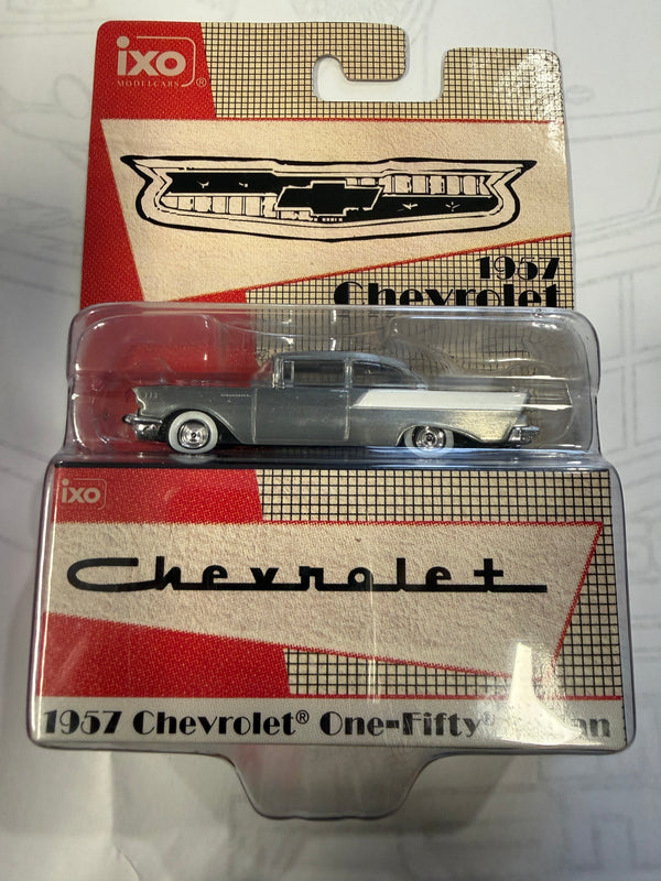 1957 Chevrolet One-Fifty Onyx Black and India Ivory Sedan | IXO 1:64 IA64009 chase