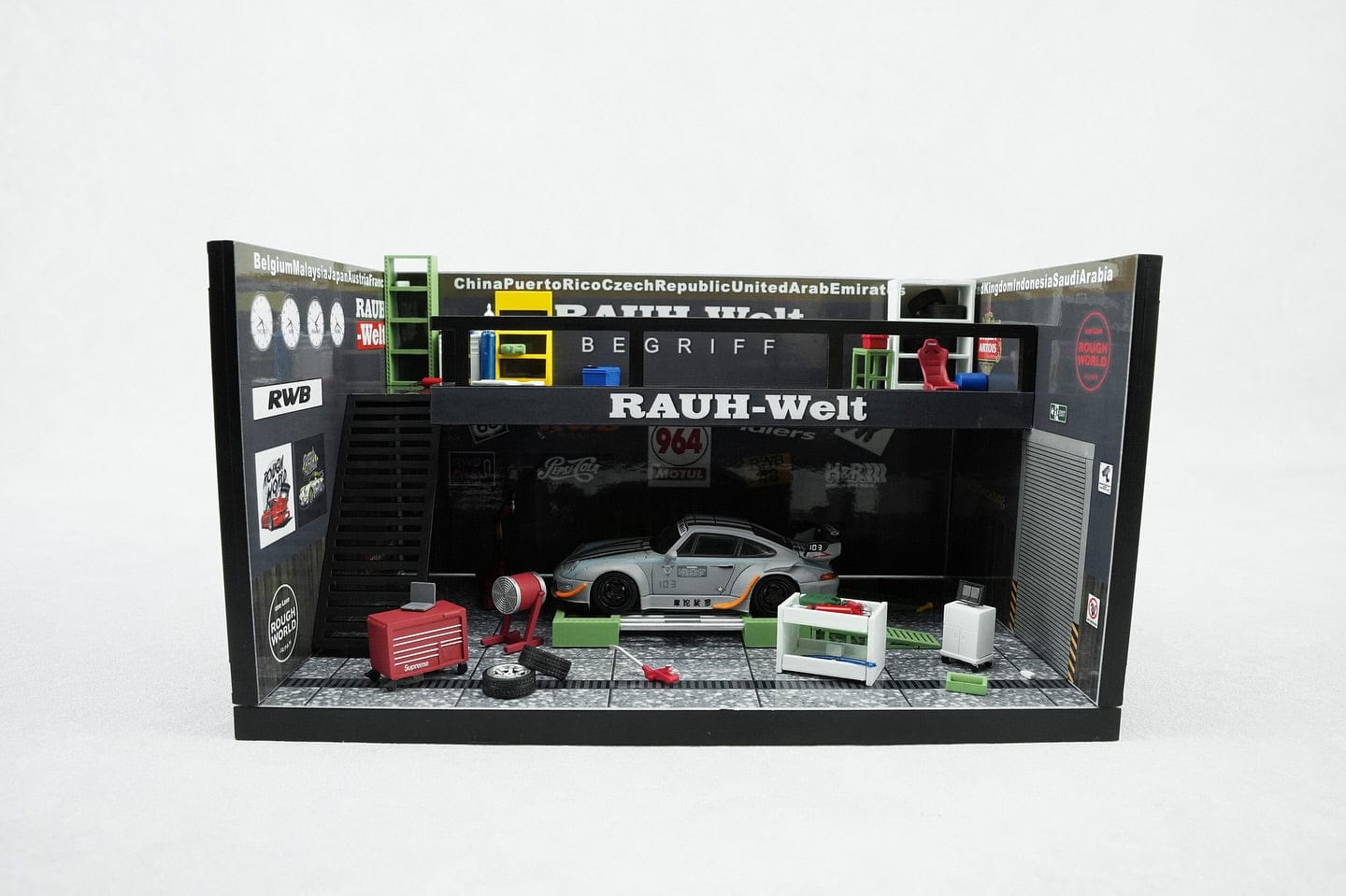 Dioramas – Hanz Driven