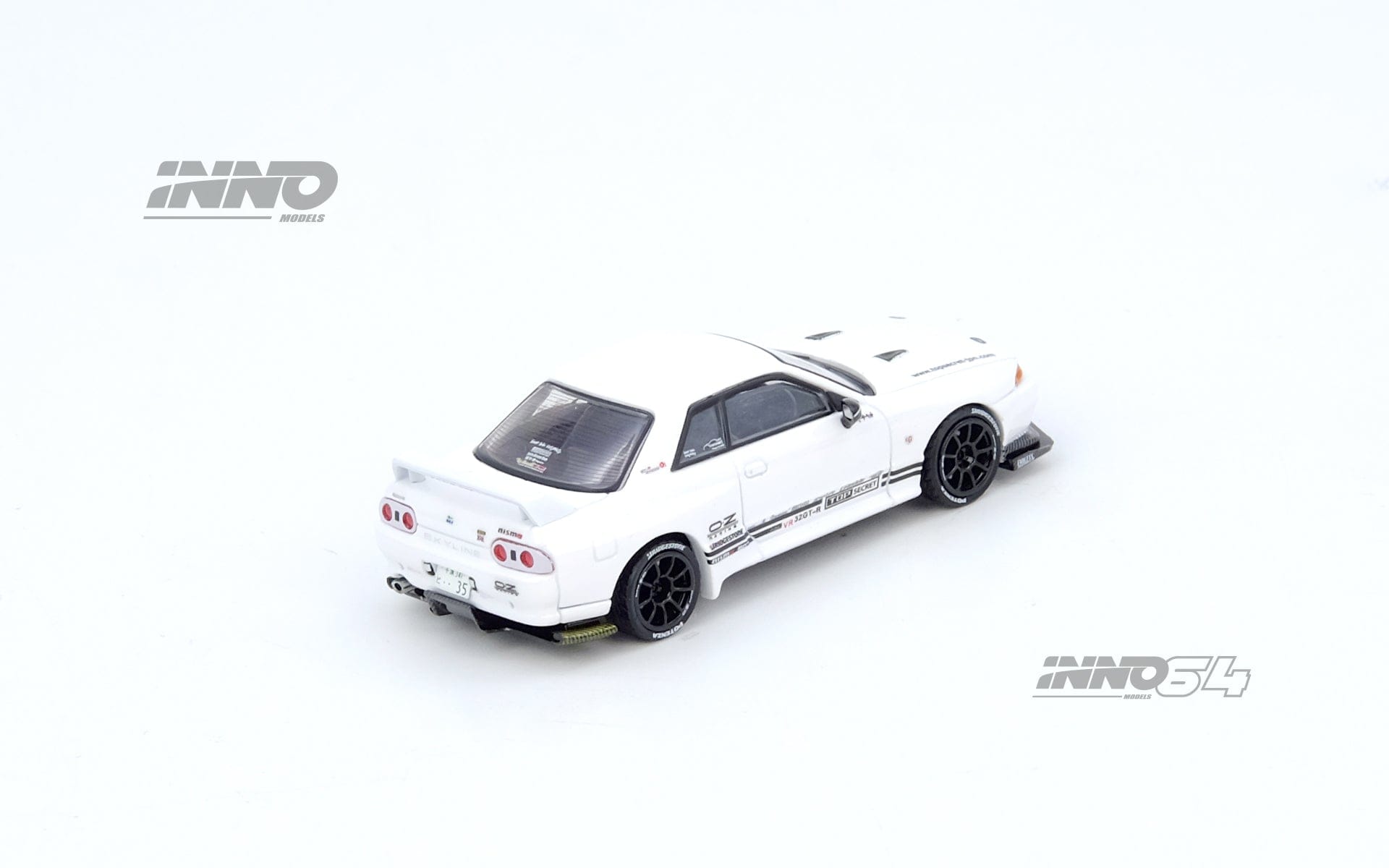 pre-order) Nissan Skyline Top Secret V-R32 GT-R White Inno64 1/64