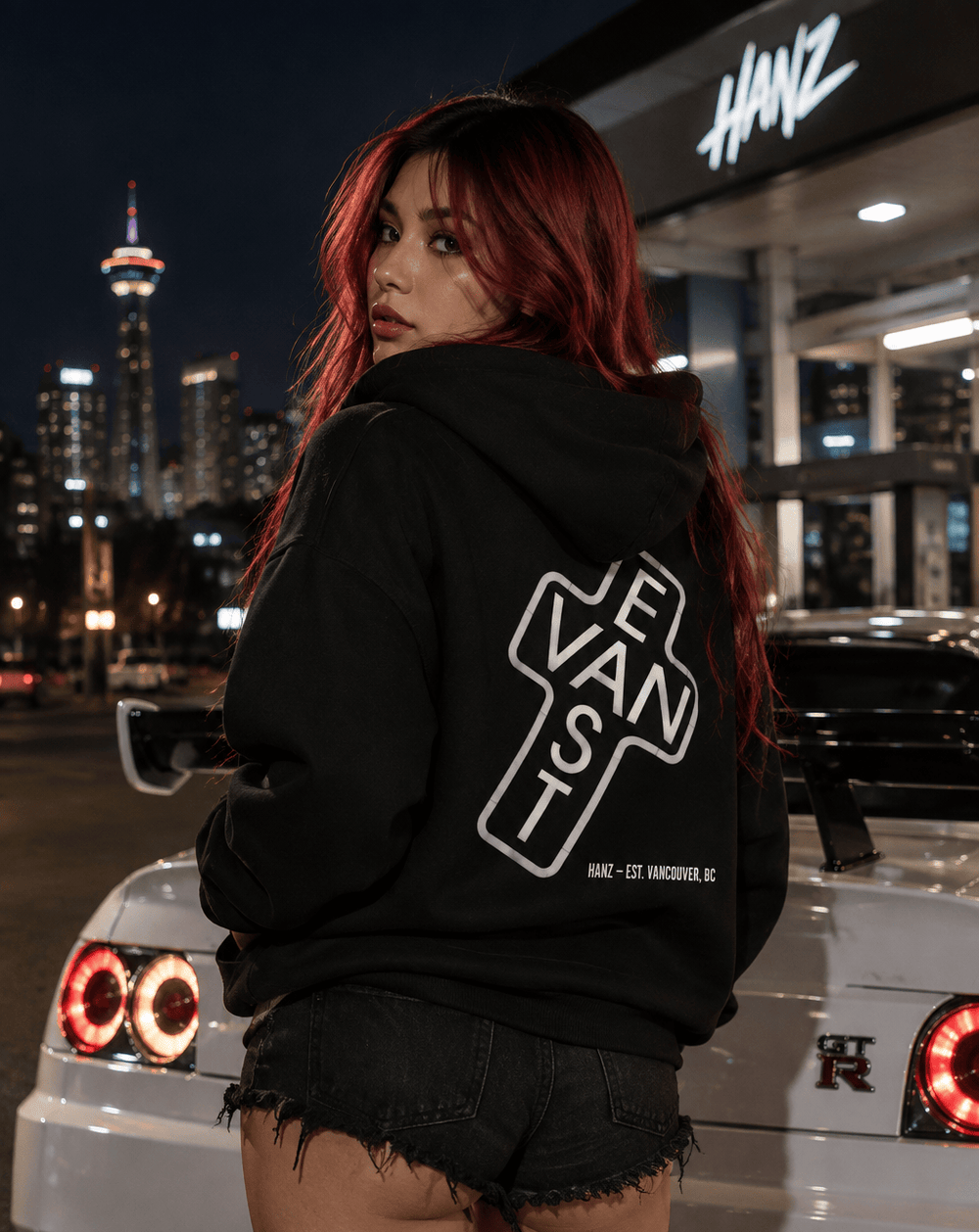 woman fashion hanz driven motor street wear