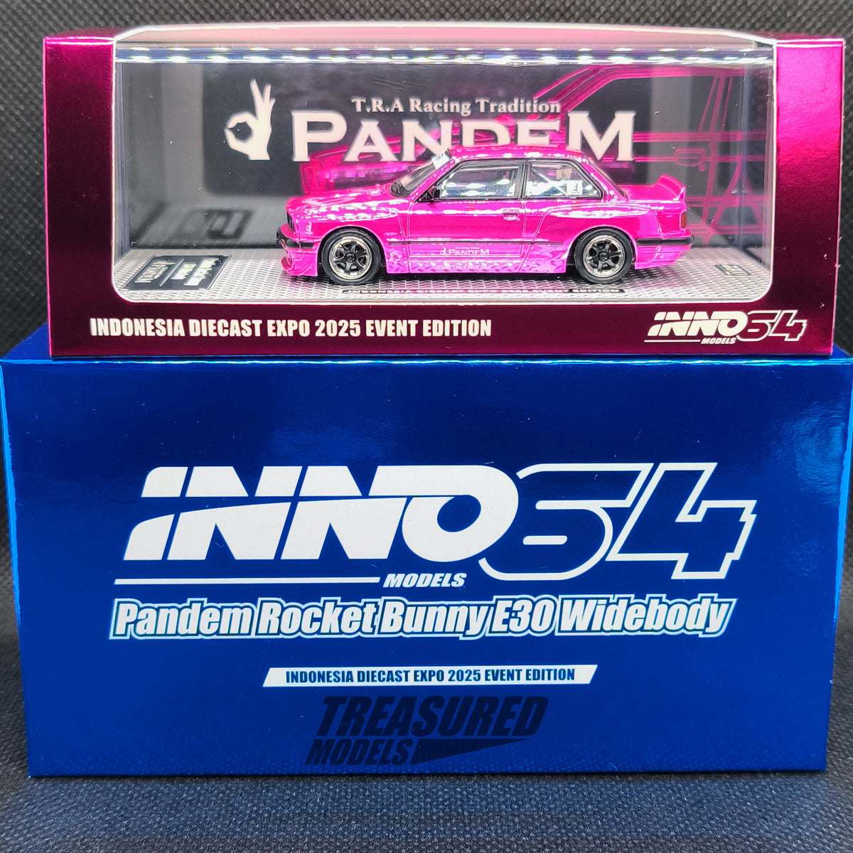 Chase BMW E30 Pink Chrome Widebody IDE Indonesia Special Event car Inno64